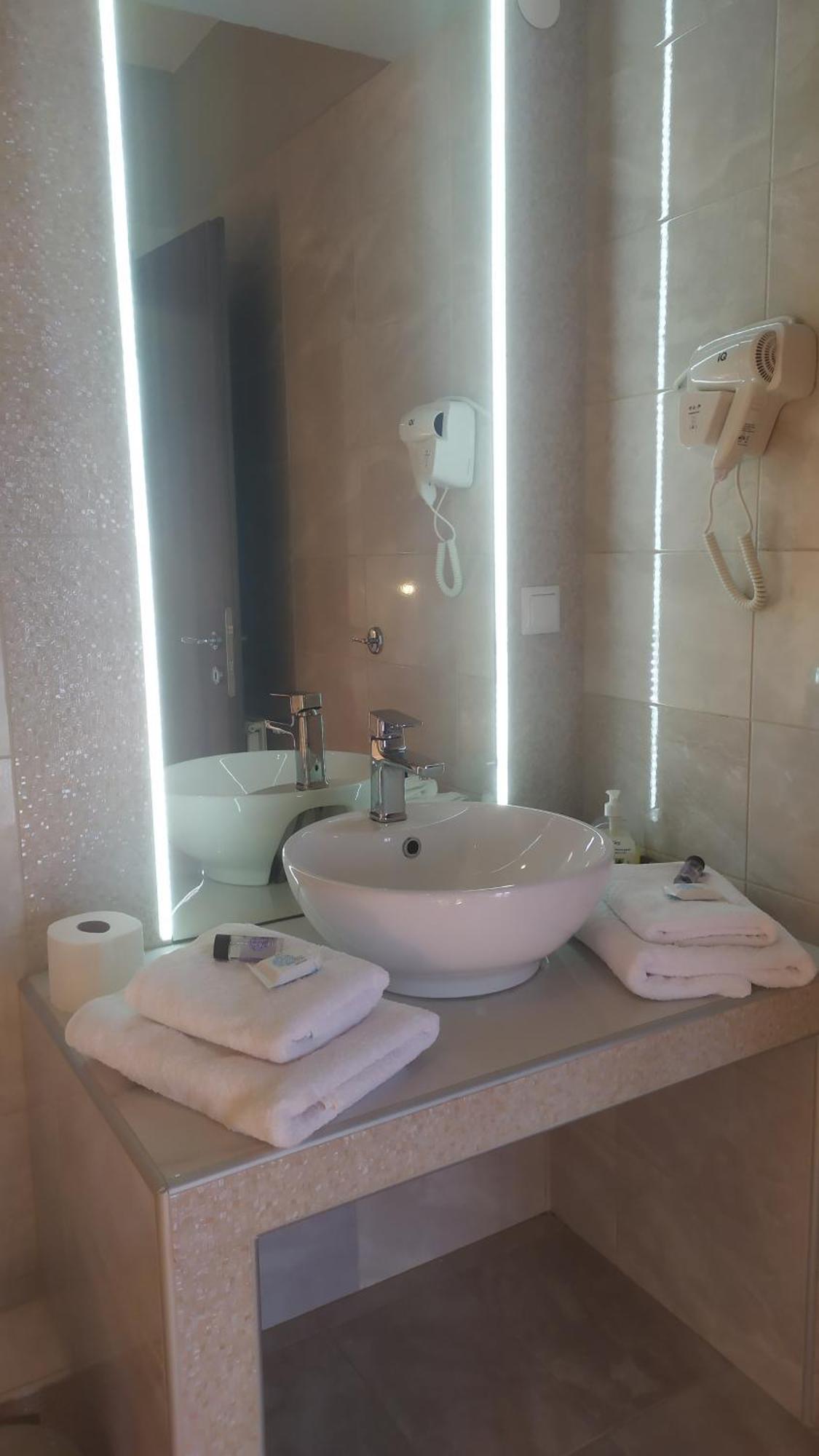 Smallhotel - Vevi Luaran gambar